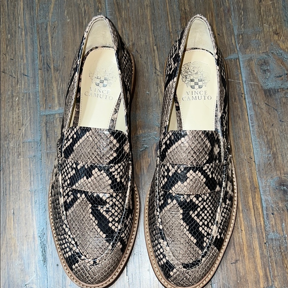Vince Camuto Snakeskin Patterned Leather Loafers Size 9.5
